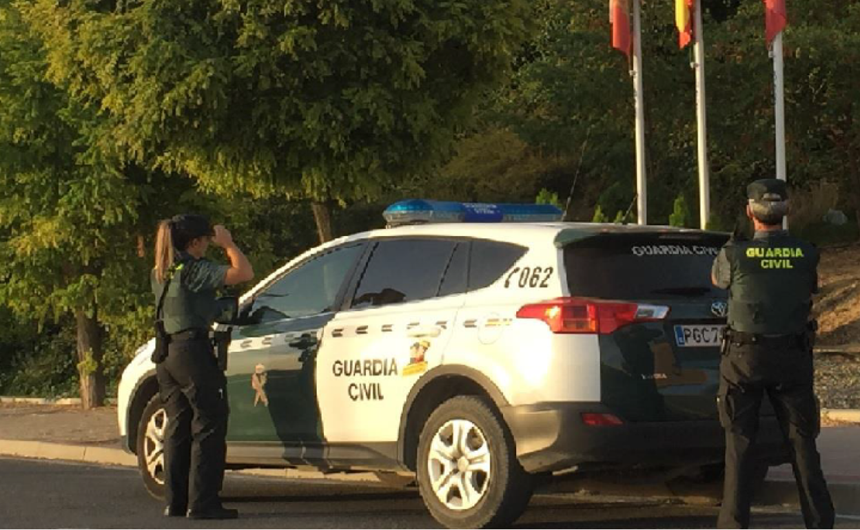 La Guardia Civil investiga a un vecino de Viana de Cega por simular el robo de su propio coche