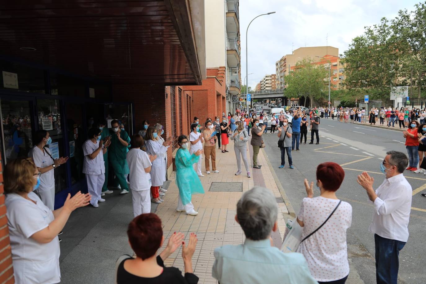 Fotos: Sanitarios de Salamanca se concentran en apoyo a la sanidad pública