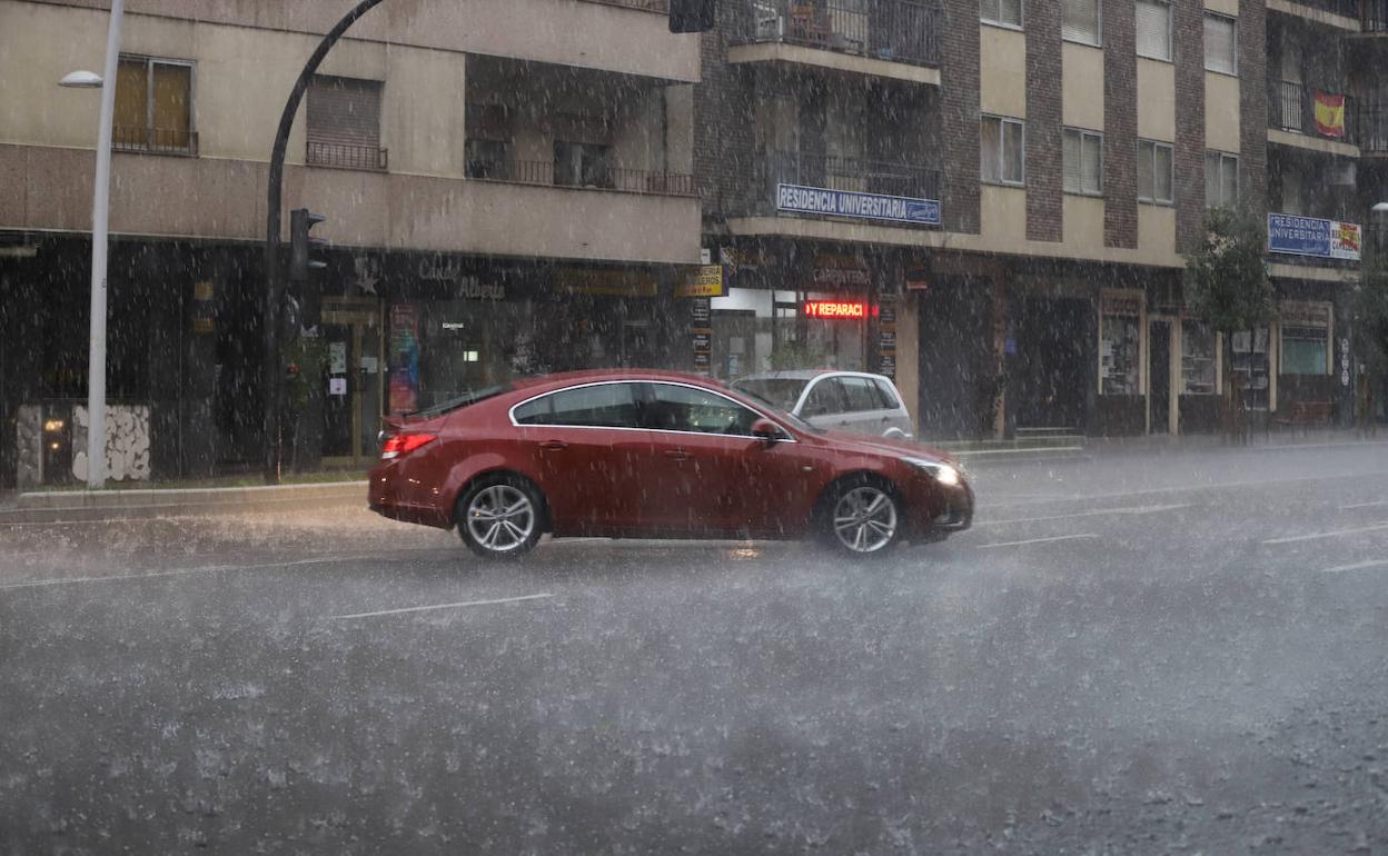 En la capital la tormenta descargó gran cantidad de agua. 