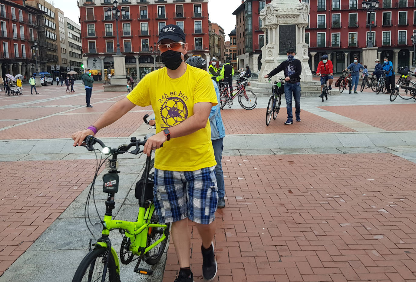 La cita, organizada por la Asamblea Ciclista y la plataforma Conbici, reúne a usuarios de las dos ruedas
