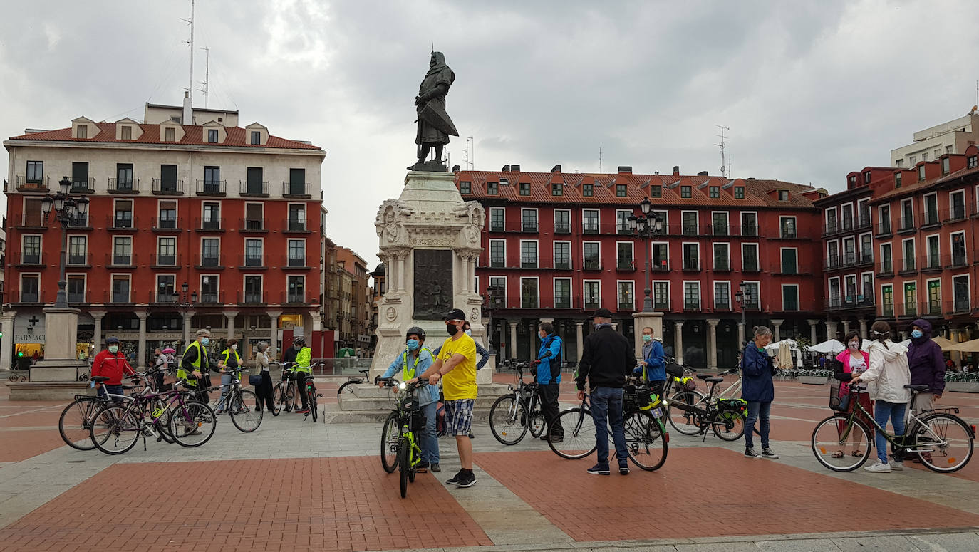 La cita, organizada por la Asamblea Ciclista y la plataforma Conbici, reúne a usuarios de las dos ruedas