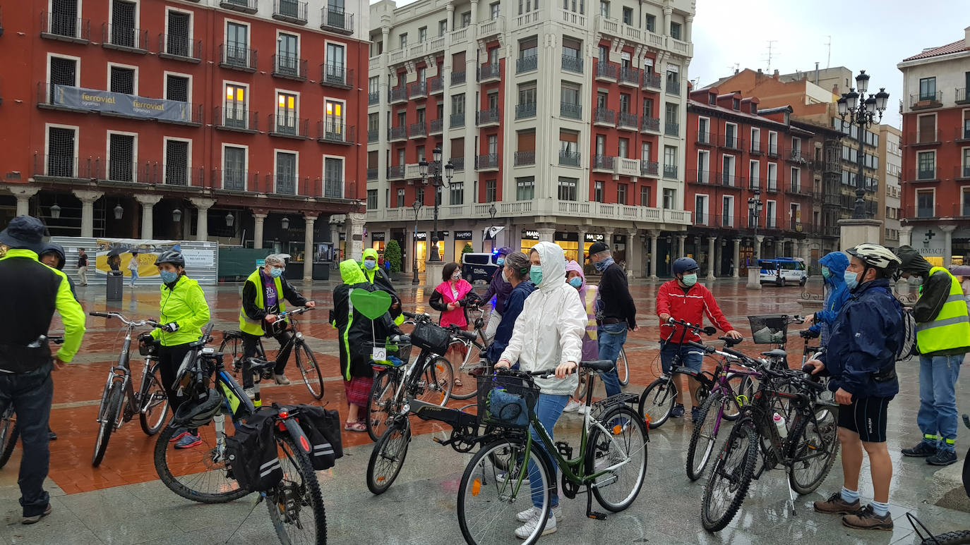 La cita, organizada por la Asamblea Ciclista y la plataforma Conbici, reúne a usuarios de las dos ruedas