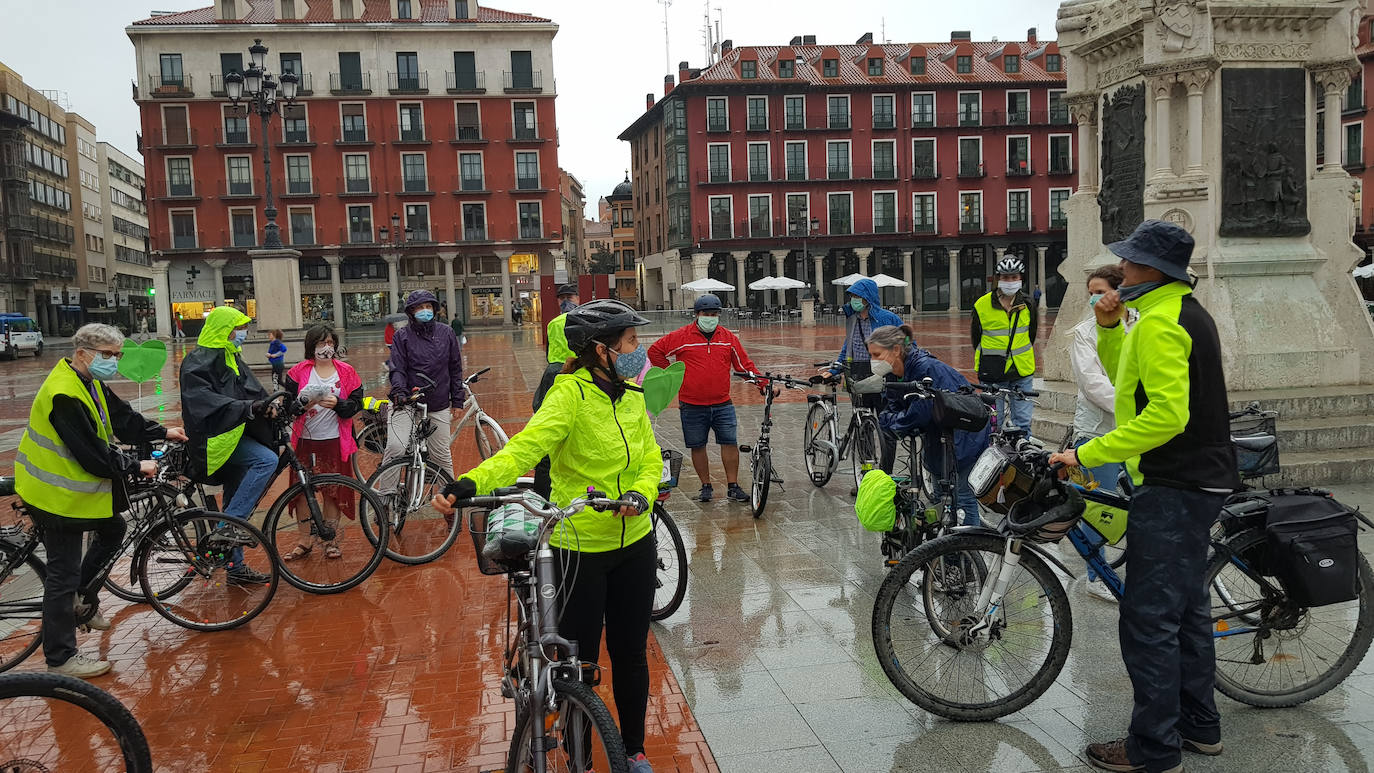 La cita, organizada por la Asamblea Ciclista y la plataforma Conbici, reúne a usuarios de las dos ruedas
