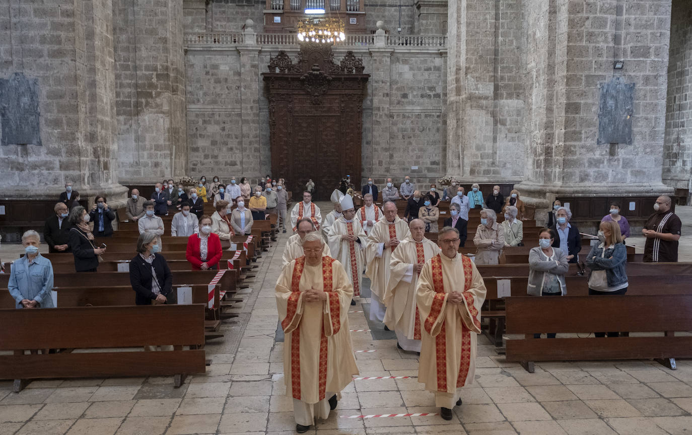 El cardenal arzobispo de Valladolid Ricardo Blázquez presidió el homenaje por los religiosos de la diócesis a quienes no pudieron acompañar durante el sepelio