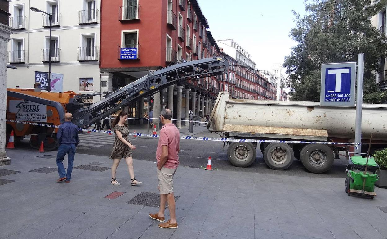 Obras de asfaltado en la campaña del pasado año.