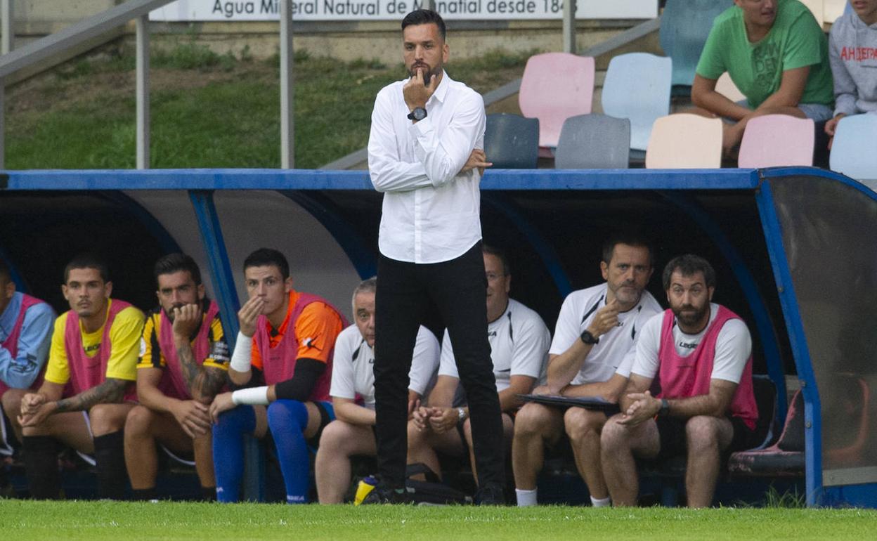 Hernan Pérez ante Unionistas esta temporada con el Barakaldo en la primera jornada de Liga. 