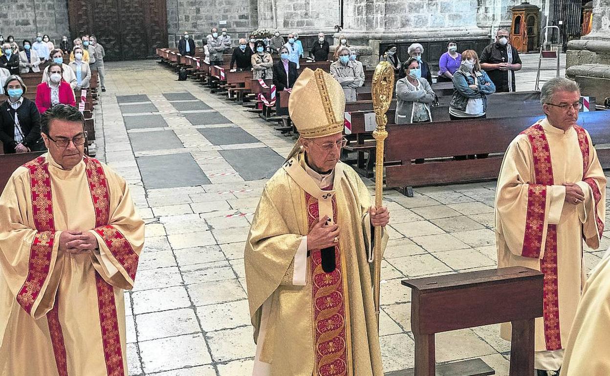 Ricardo Blázquez, al inicio del funeral celebrado ayer en la catedral
