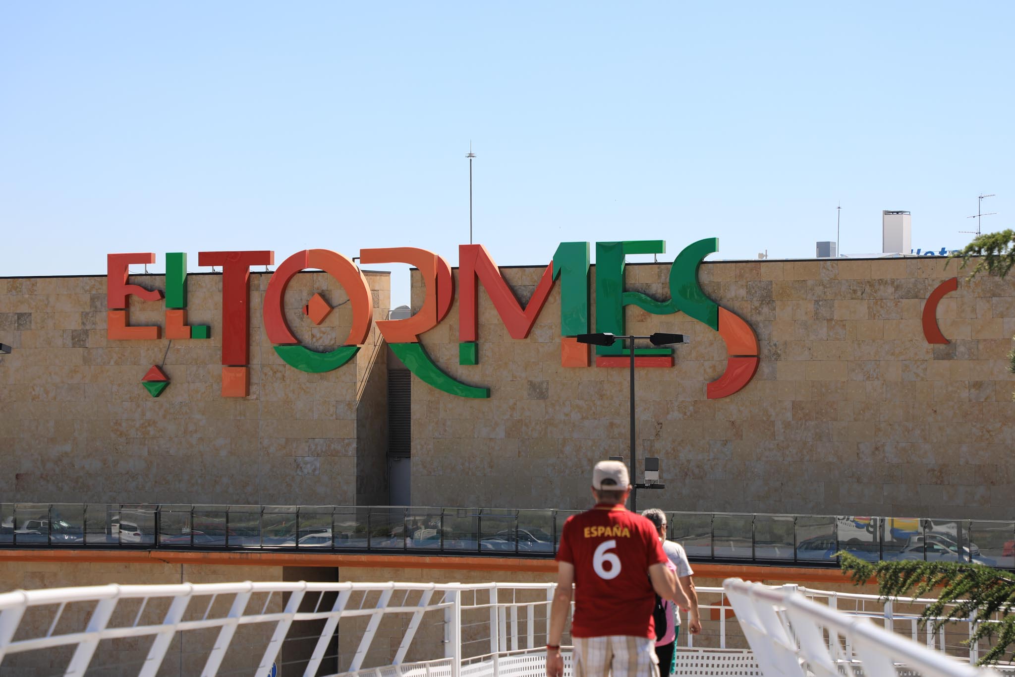 Fotos: Preparativos para reabrir el centro comercial El Tormes, en Salamanca