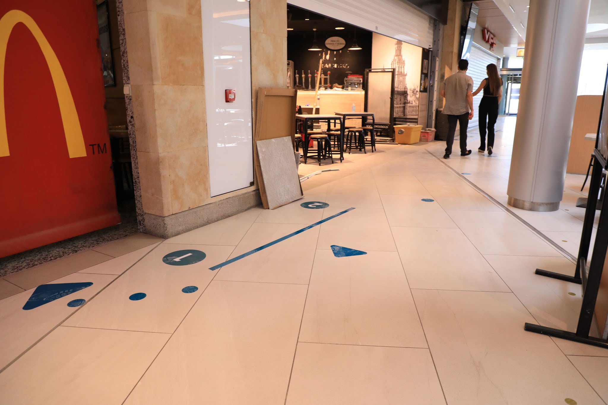 Fotos: Preparativos para reabrir el centro comercial El Tormes, en Salamanca