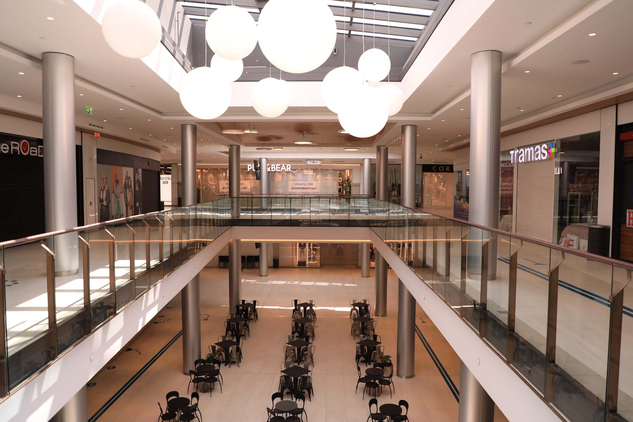 Fotos: Preparativos para reabrir el centro comercial El Tormes, en Salamanca