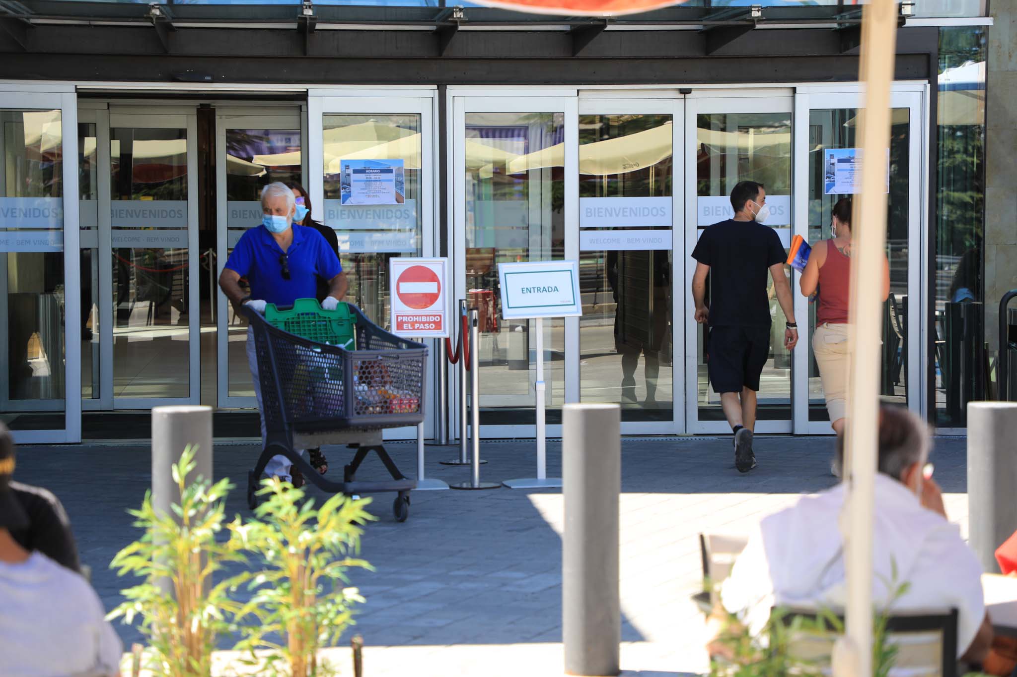 Fotos: Preparativos para reabrir el centro comercial El Tormes, en Salamanca