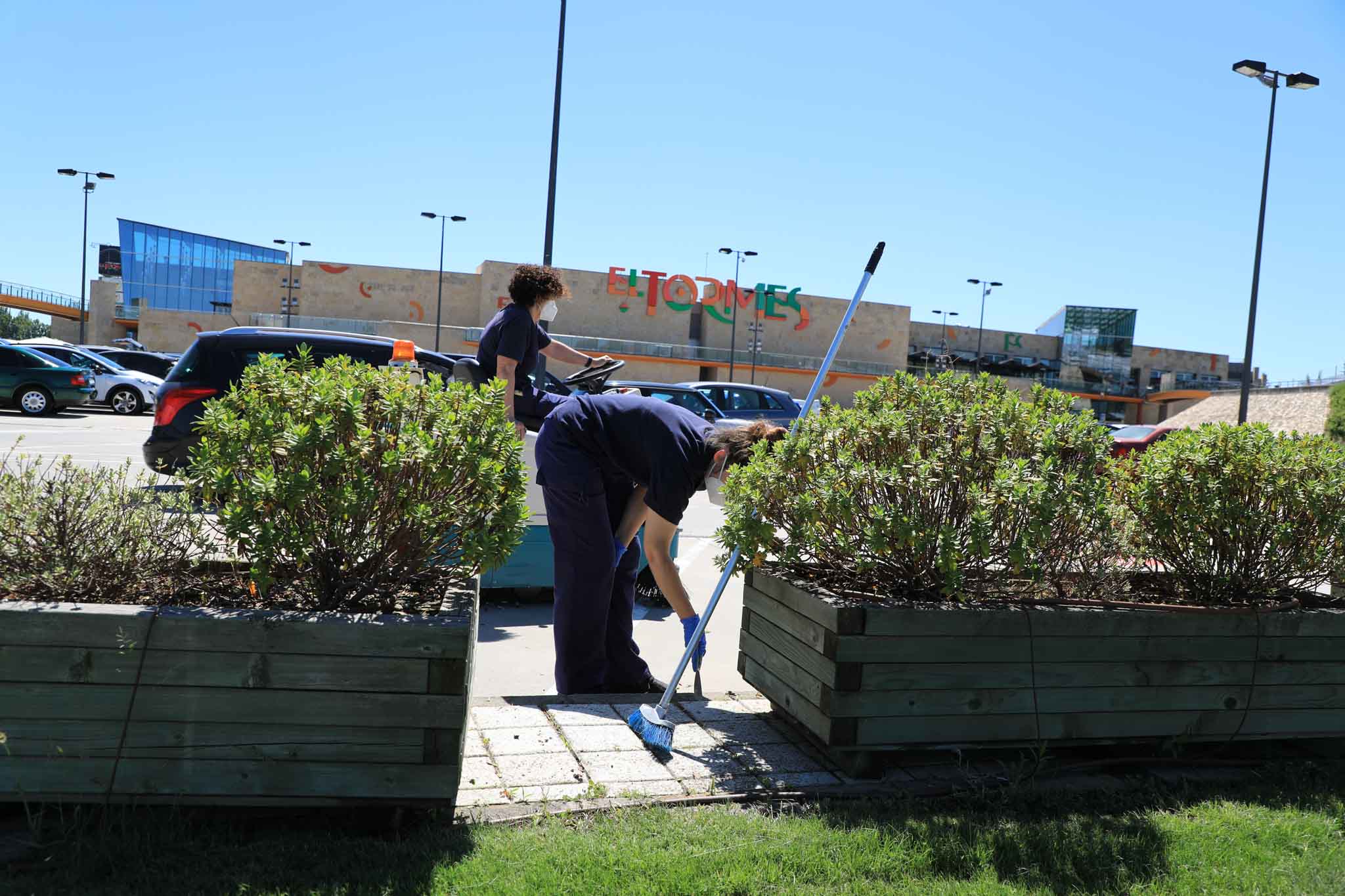 Fotos: Preparativos para reabrir el centro comercial El Tormes, en Salamanca