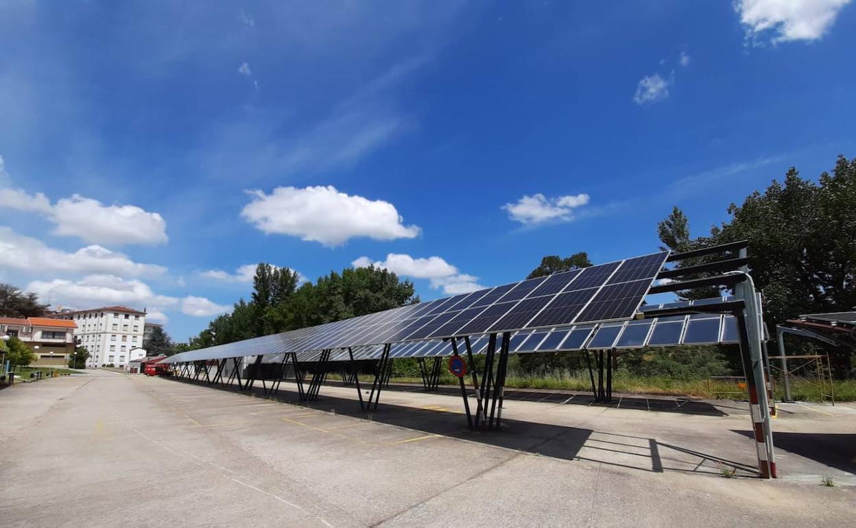 Paneles fotovoltaicos instalados en el Balneario de Ledesma.