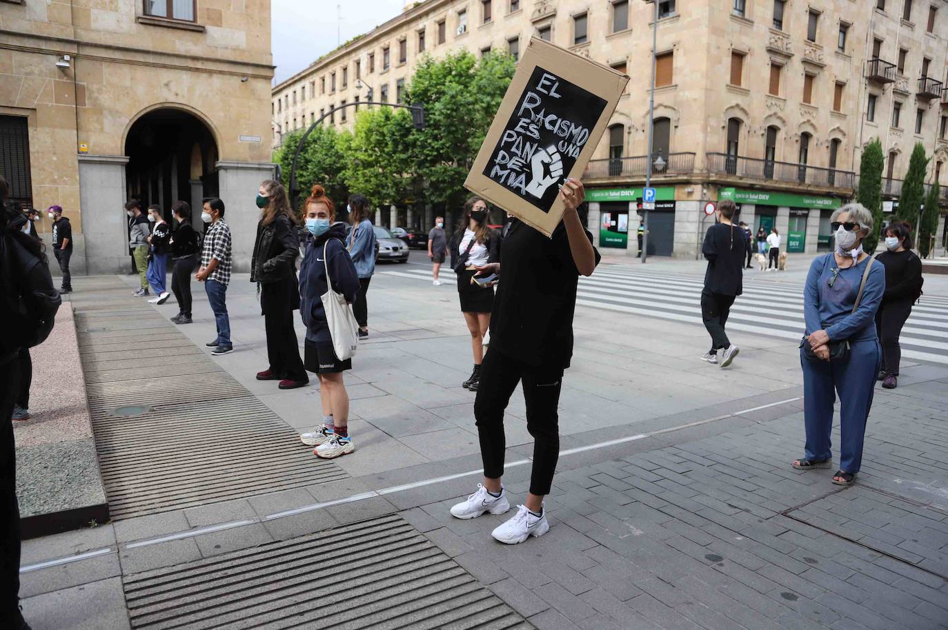 Fotos: Manifestación contra el racismo en Salamanca