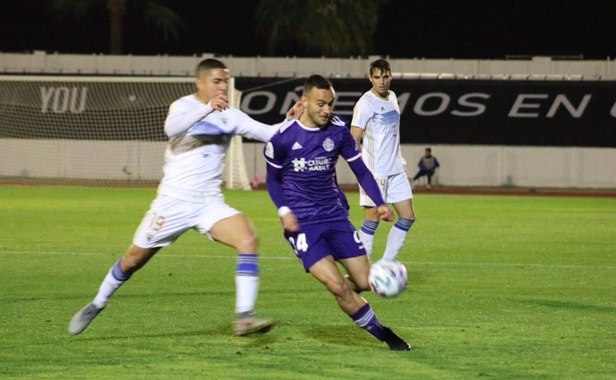 Corral, en el partido de Copa disputado esta temporada en Marbella, una de las opciones ahora para jugar la fase de ascenso. 