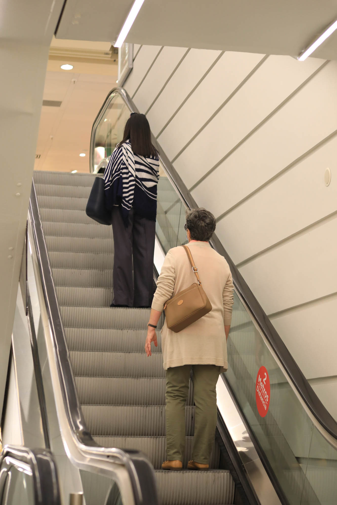 Fotos: Reapertura de El Corte Inglés de Salamanca en la fase 2 de la desescalad