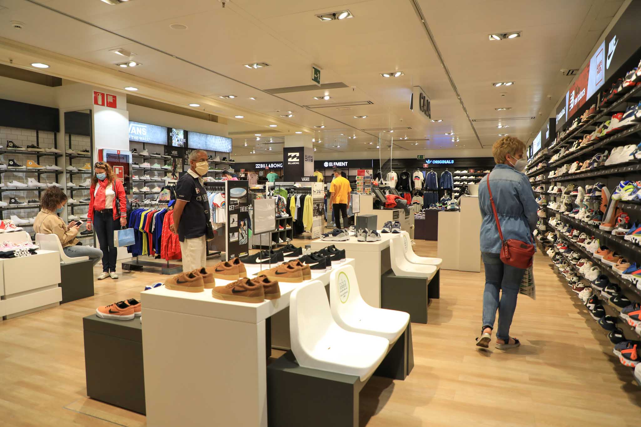 Fotos: Reapertura de El Corte Inglés de Salamanca en la fase 2 de la desescalad