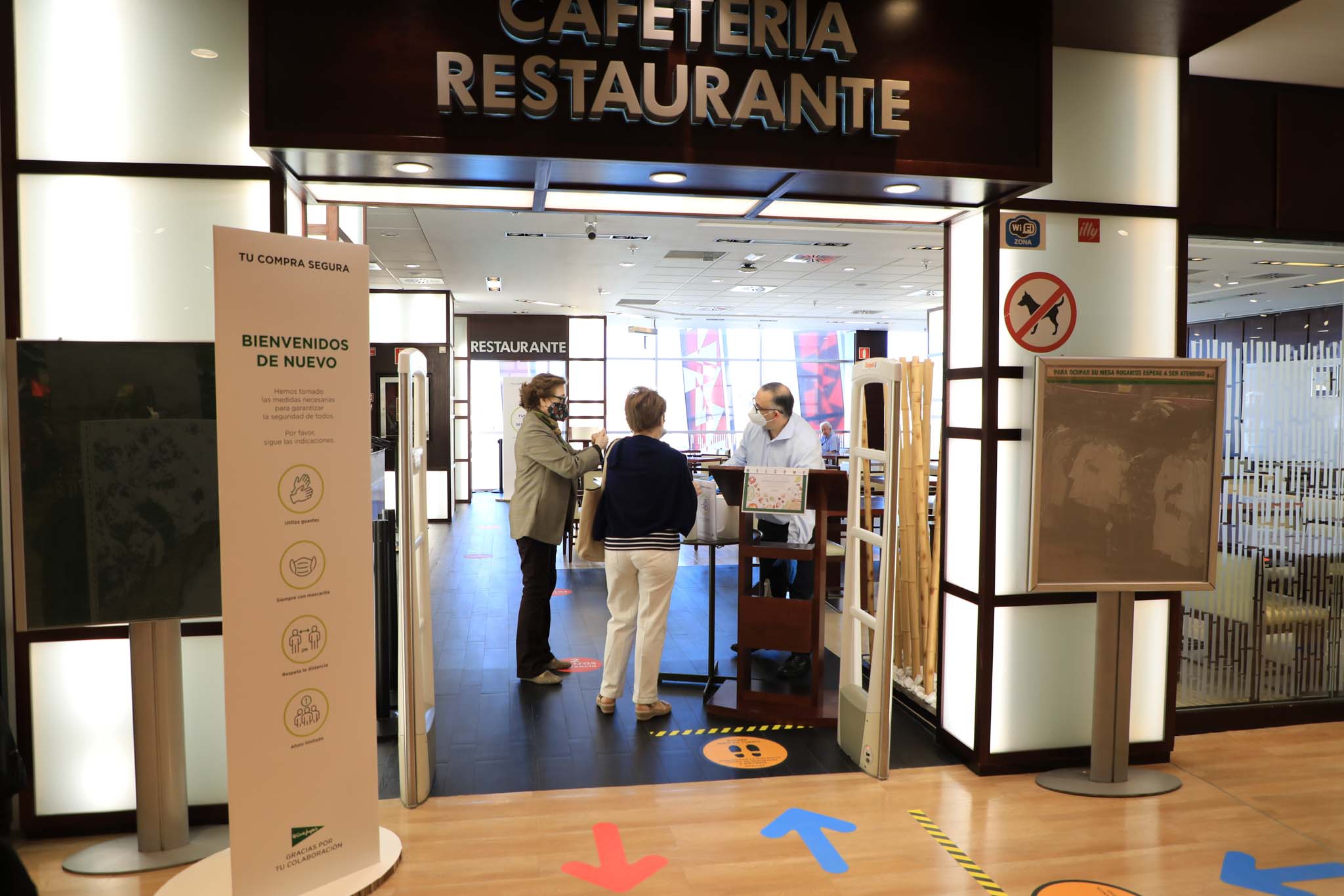 Fotos: Reapertura de El Corte Inglés de Salamanca en la fase 2 de la desescalad