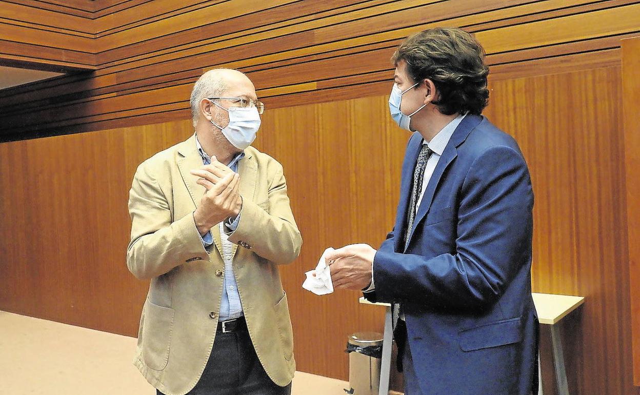 Igea y Mañueco en la última sesión plenaria. 