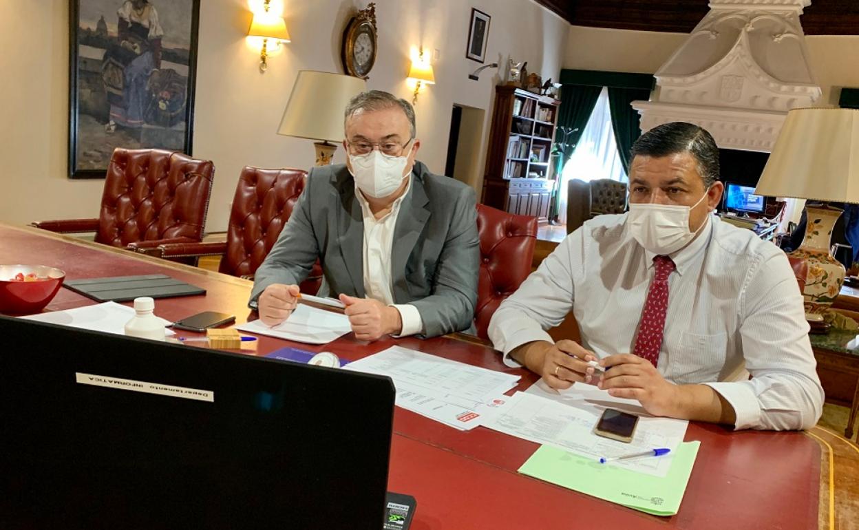 Reunión telemática entre representantes de la Diputación y la consejera de Industria