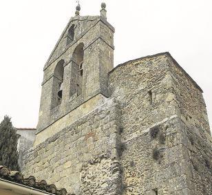 Imagen secundaria 2 - Arriba, Fuente de los Caños; en el espacio inferior Iglesia de Nuestra Señora de la Asunción y su espadaña.