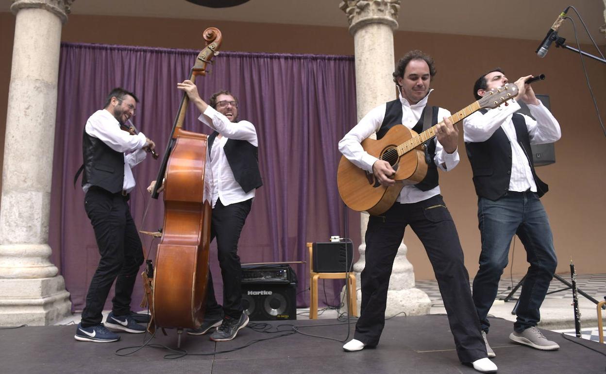 Muyayos de Raíz, durante un concierto en 2019. 