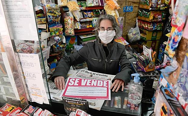 Cartel de 'se vende' en una quiosco de la capital vallisoletana. 