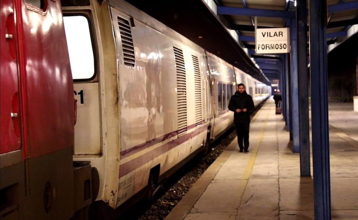 Imagen del tren Lusitania, en Vilar Formoso.