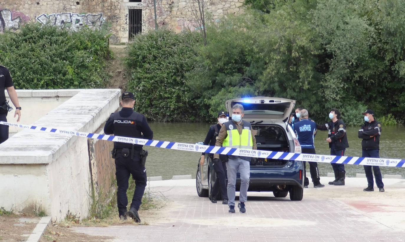 Fotos: Imágenes del rescate del cadáver del joven que desapareció el martes mientras cruzaba a nado el Pisuerga