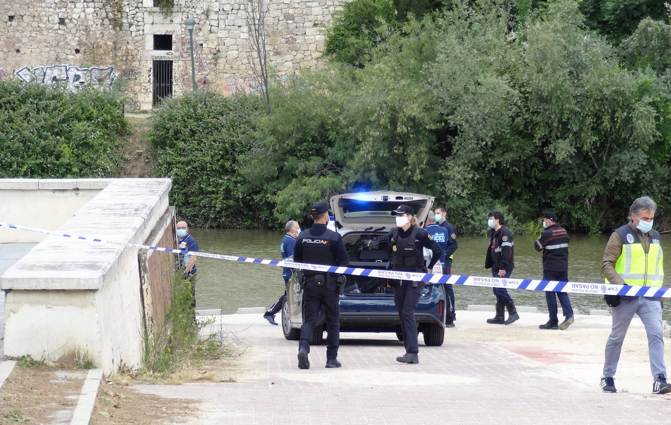 Fotos: Imágenes del rescate del cadáver del joven que desapareció el martes mientras cruzaba a nado el Pisuerga