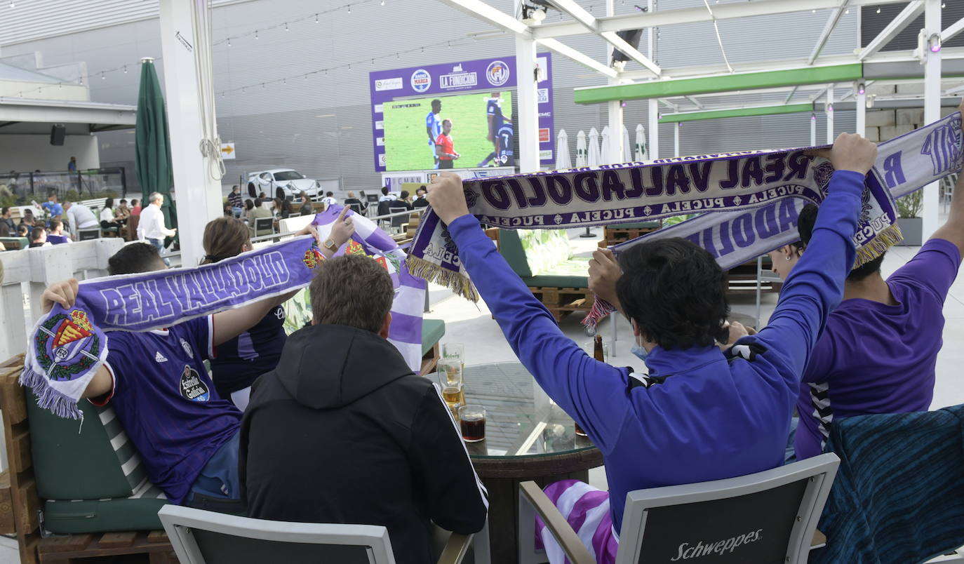 Aficionados blanquivioletas se reúnen en las terrazas de Valladolid tres meses después de iniciarse el confinamiento y con la intención de recuperar las sensaciones que aparcó aquel 8 de marzo en Zorrilla | Hoy se mide al Leganés, primer rival directo en un partido decisivo que puede darle media salvación