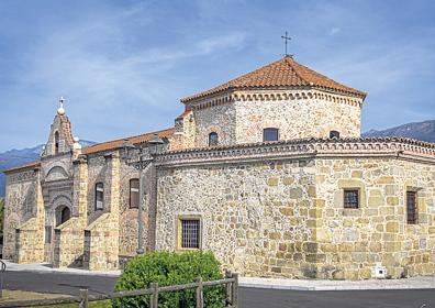 Imagen secundaria 1 - A la izquierda la Ermita de la Virgen de la Yedra y la Casa del Tío Talis. 