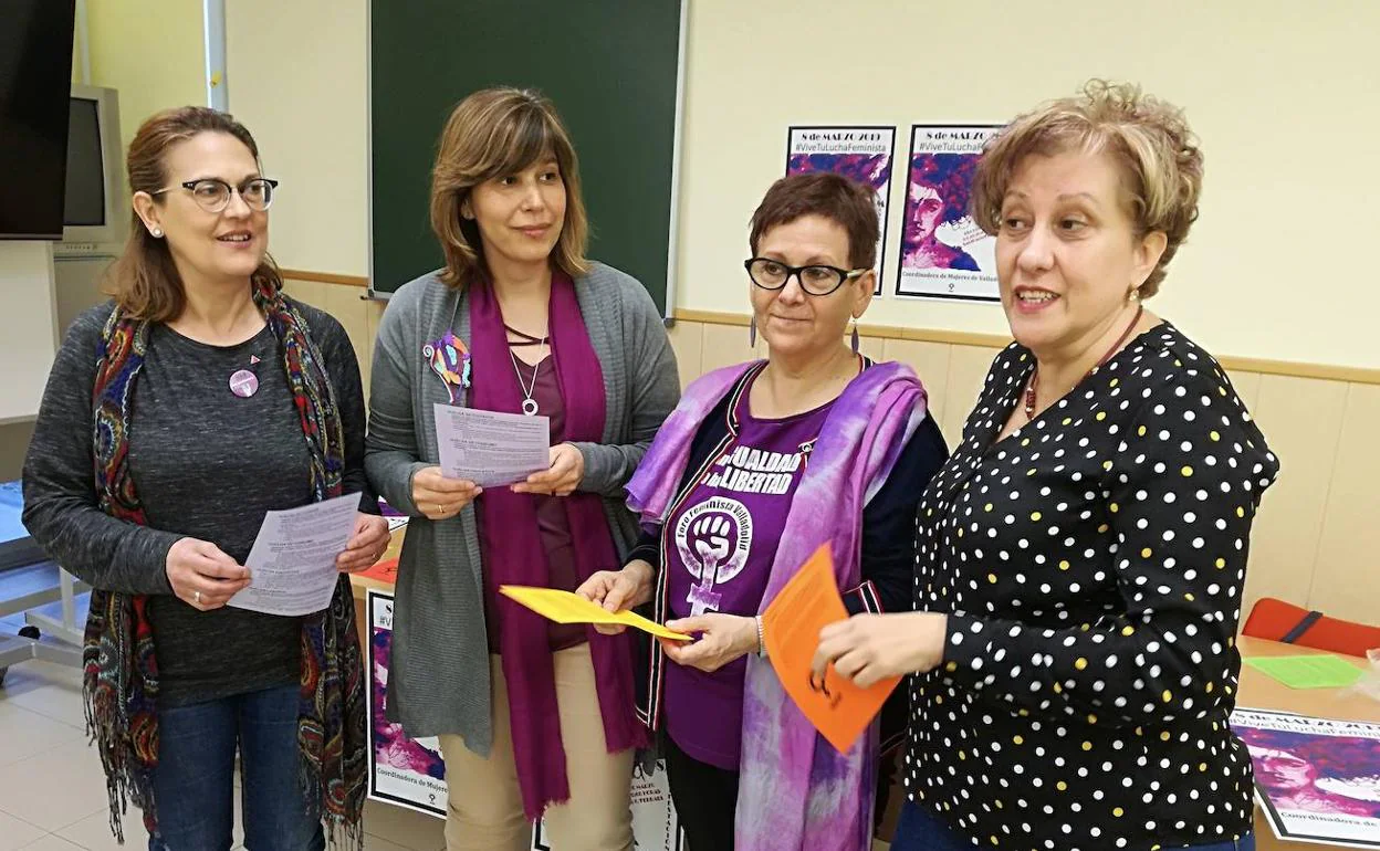 Nina Infante (segunda por la derecha) portavoz del foro feminista en Valladolid, junto con representantes de otros colectivos de mujeres en una imagen de 2019. 