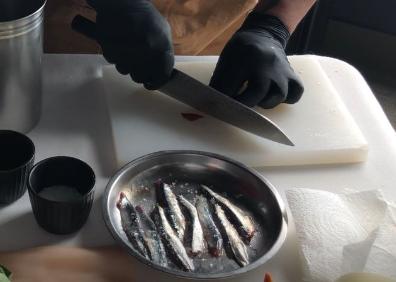 Imagen secundaria 1 - Coronavirus: Recetario para la cuarentena: La receta de Víctor Gutiérrez: un aperitivo con boquerones