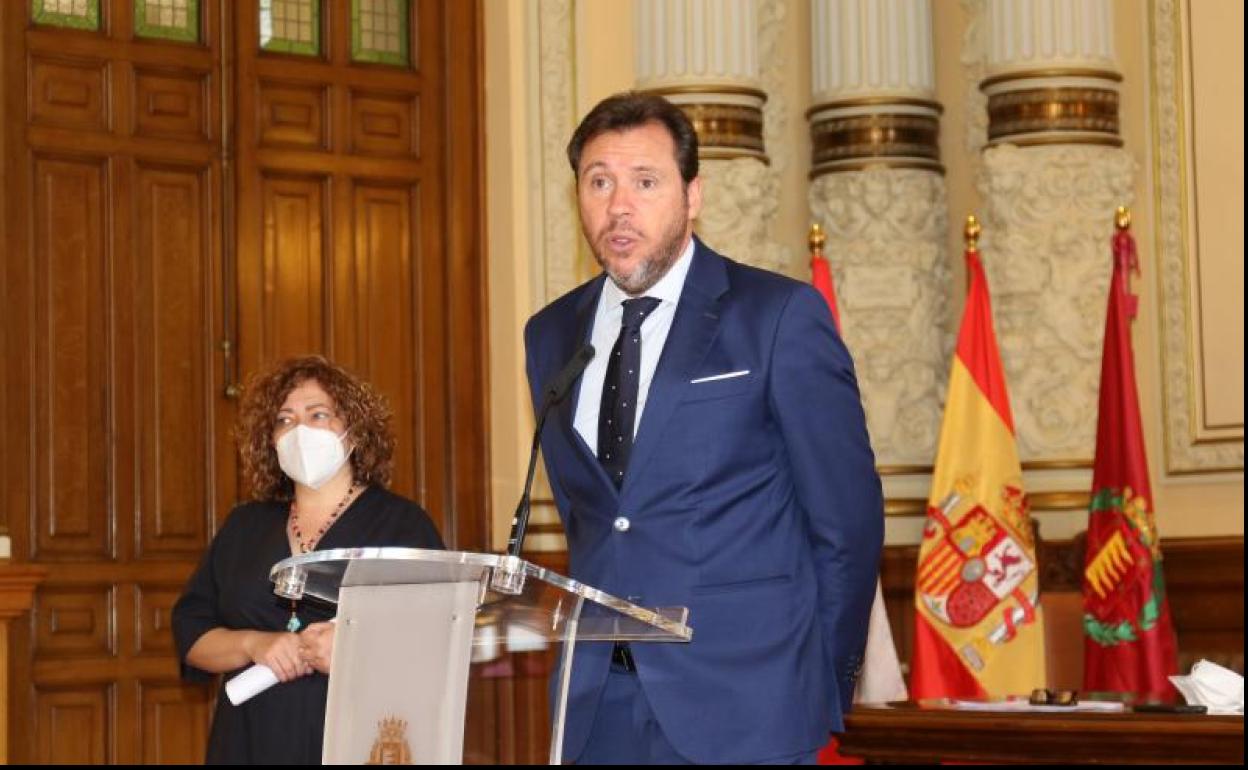 Óscar Puente durante la rueda de prensa de hoy. 