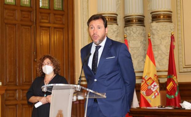 Puente señala que el pacto regional «suena bien» pero recuerda que ayuntamientos están «muy necesitados»