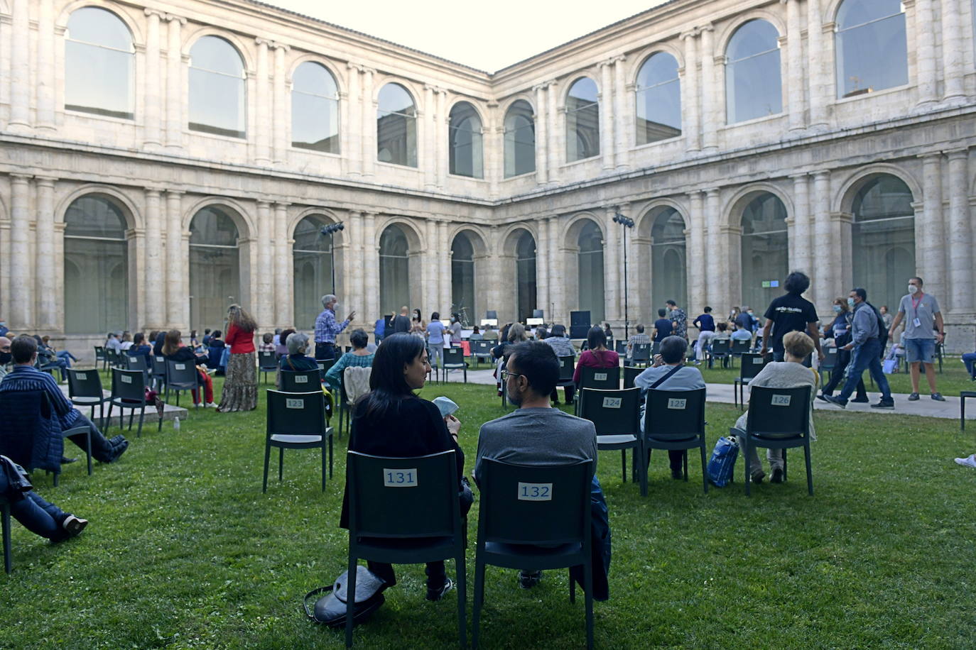 El guitarrista Raúl Olivar ha ofrecido esta tarde un concierto en el patio del museo. 