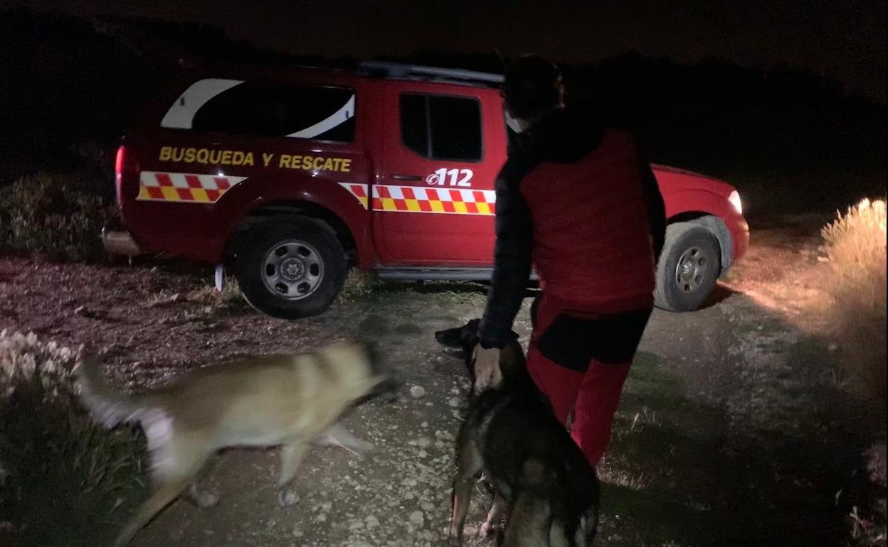 Imágenes del equipo del GREM en la búsqueda del hombre. 