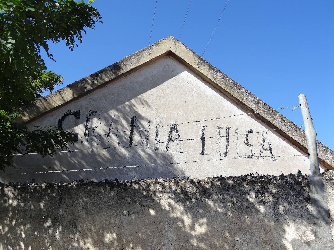 Fotos: Antigua Granja Luisa, en la calle Esmeralda del polígono de San Cristóbal