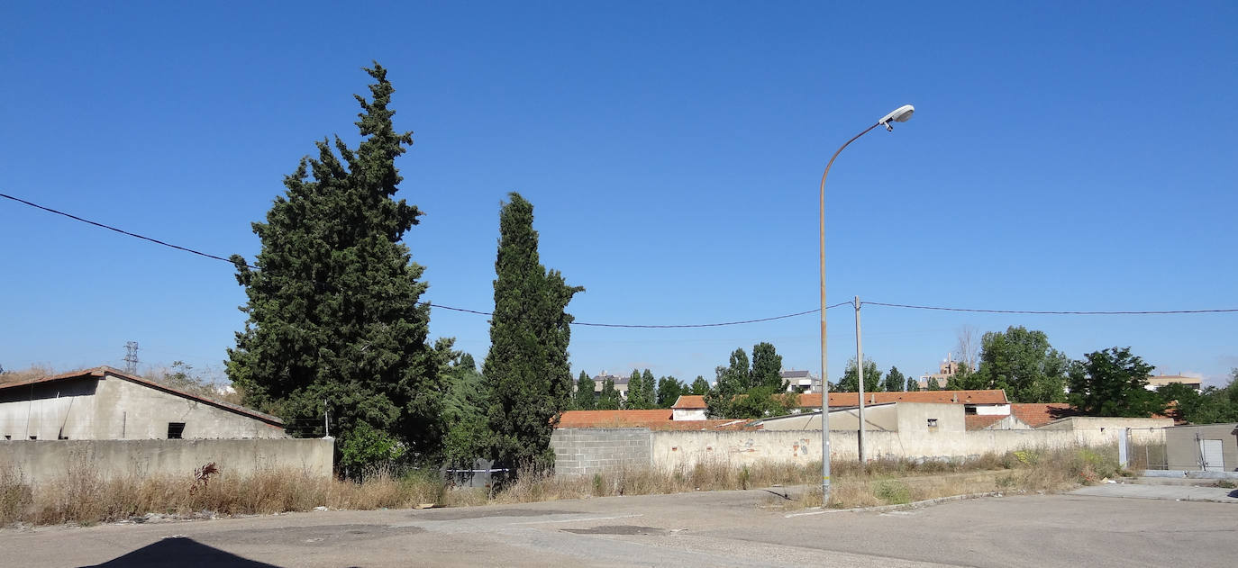 Fotos: Antigua Granja Luisa, en la calle Esmeralda del polígono de San Cristóbal