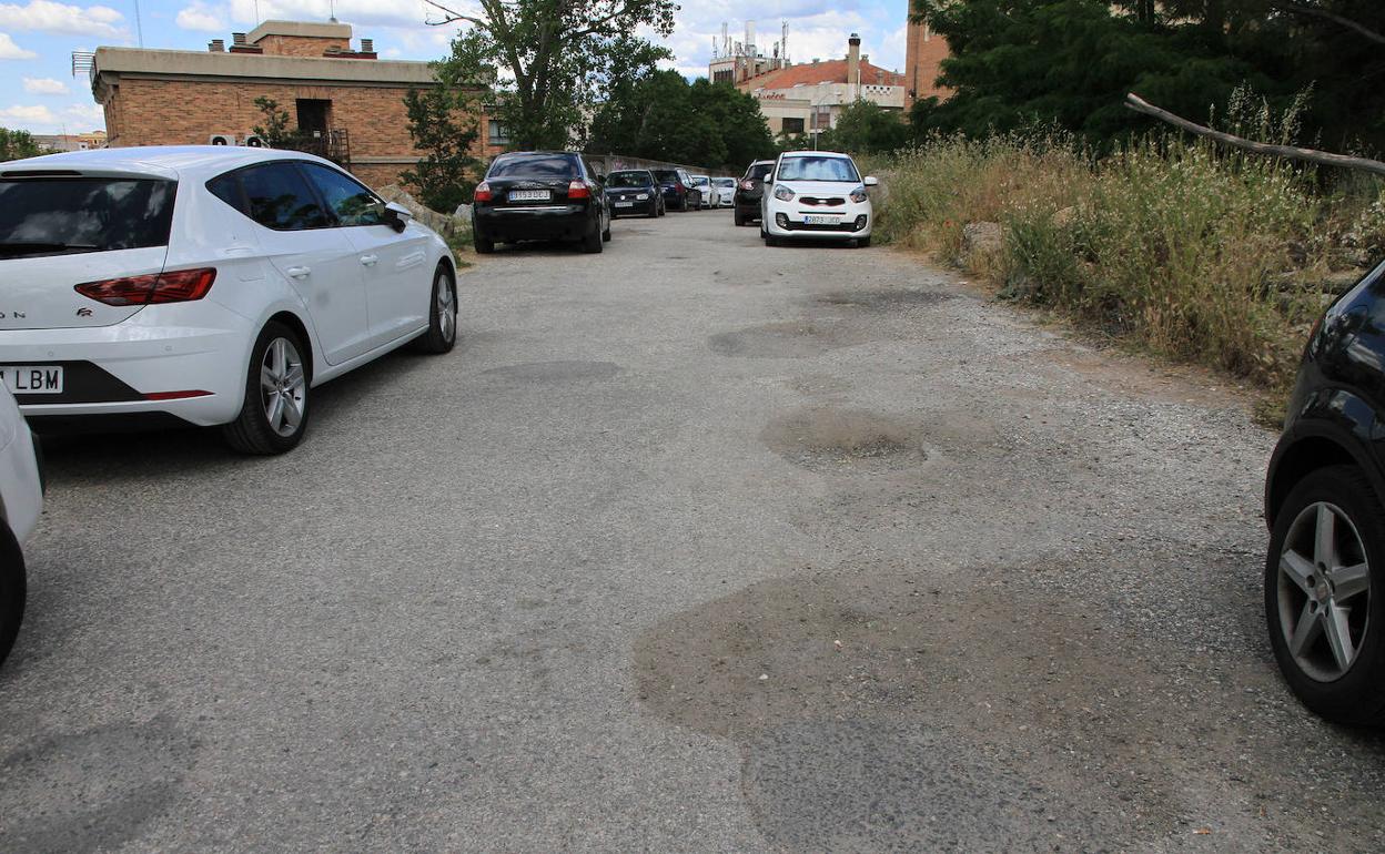 Tramo de la carretera de Madrona que será asfaltado durante las próximas semanas.