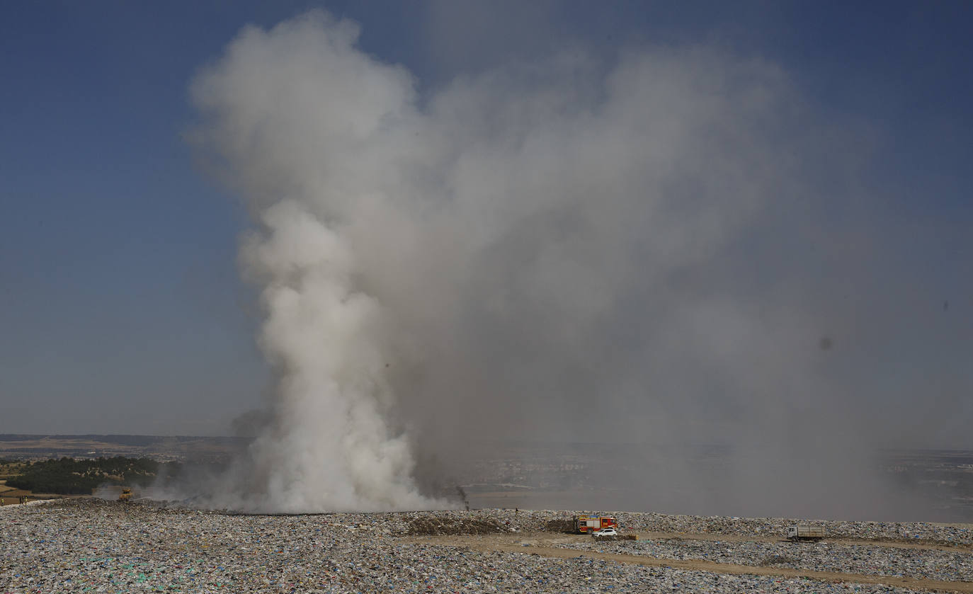 Fotos: Incendio en el vertedero de Villanubla (Valladolid)