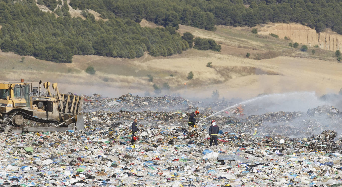Fotos: Incendio en el vertedero de Villanubla (Valladolid)