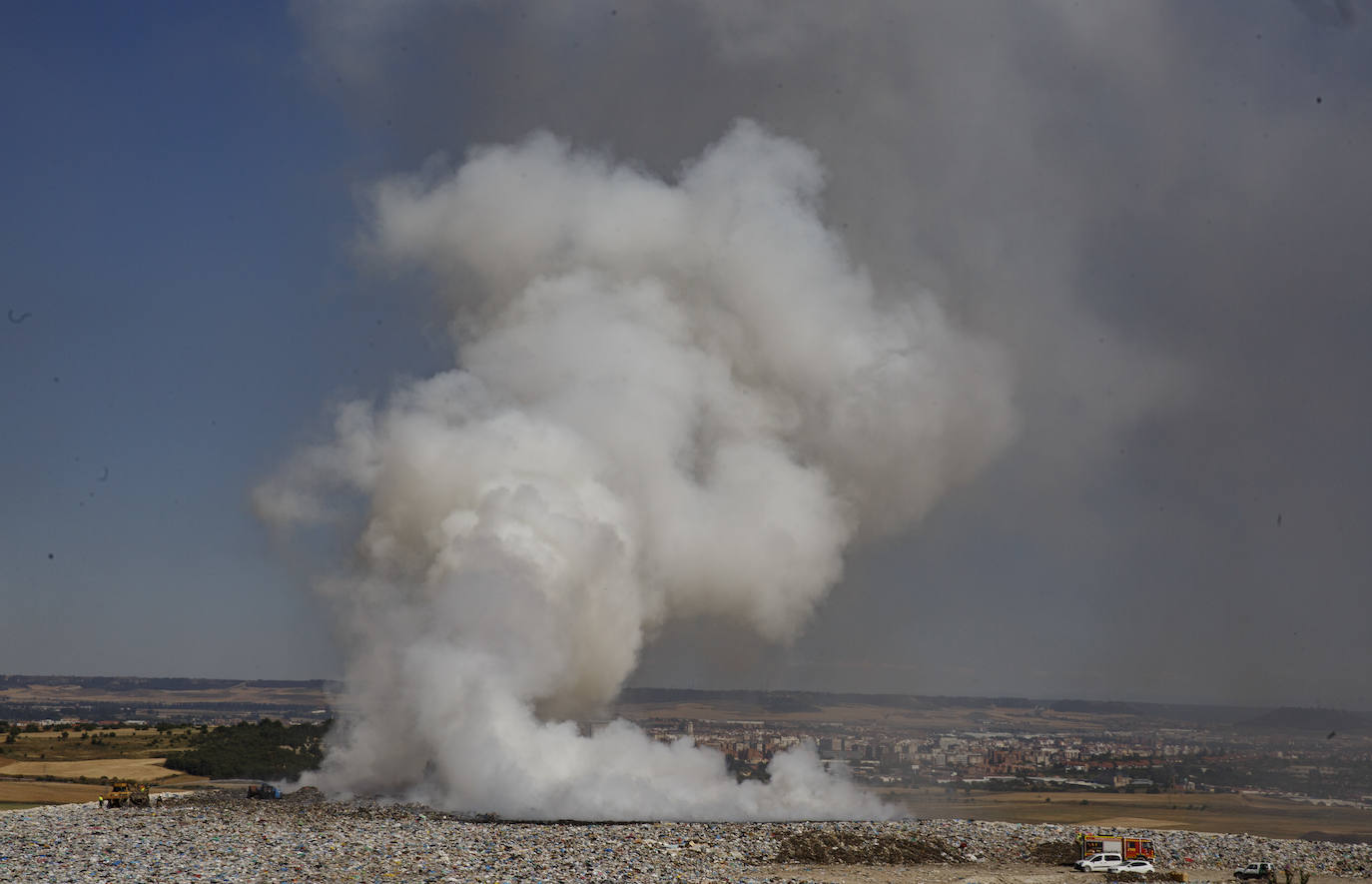 Fotos: Incendio en el vertedero de Villanubla (Valladolid)