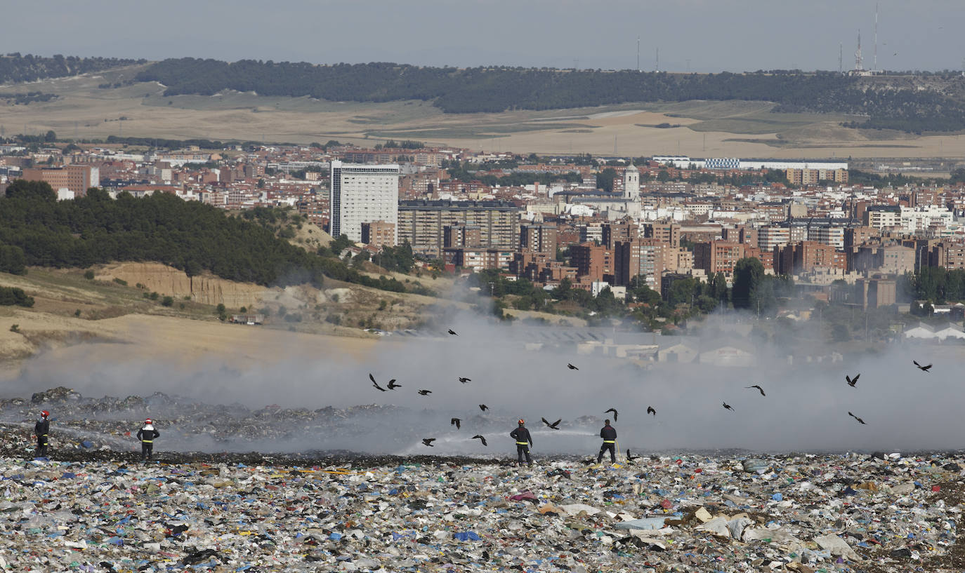 Fotos: Incendio en el vertedero de Villanubla (Valladolid)