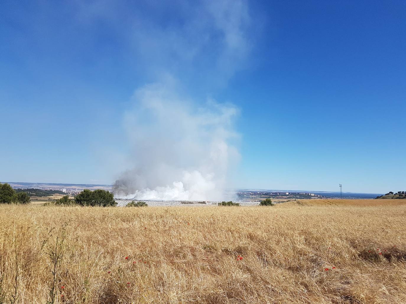 Fotos: Incendio en el vertedero de Villanubla (Valladolid)