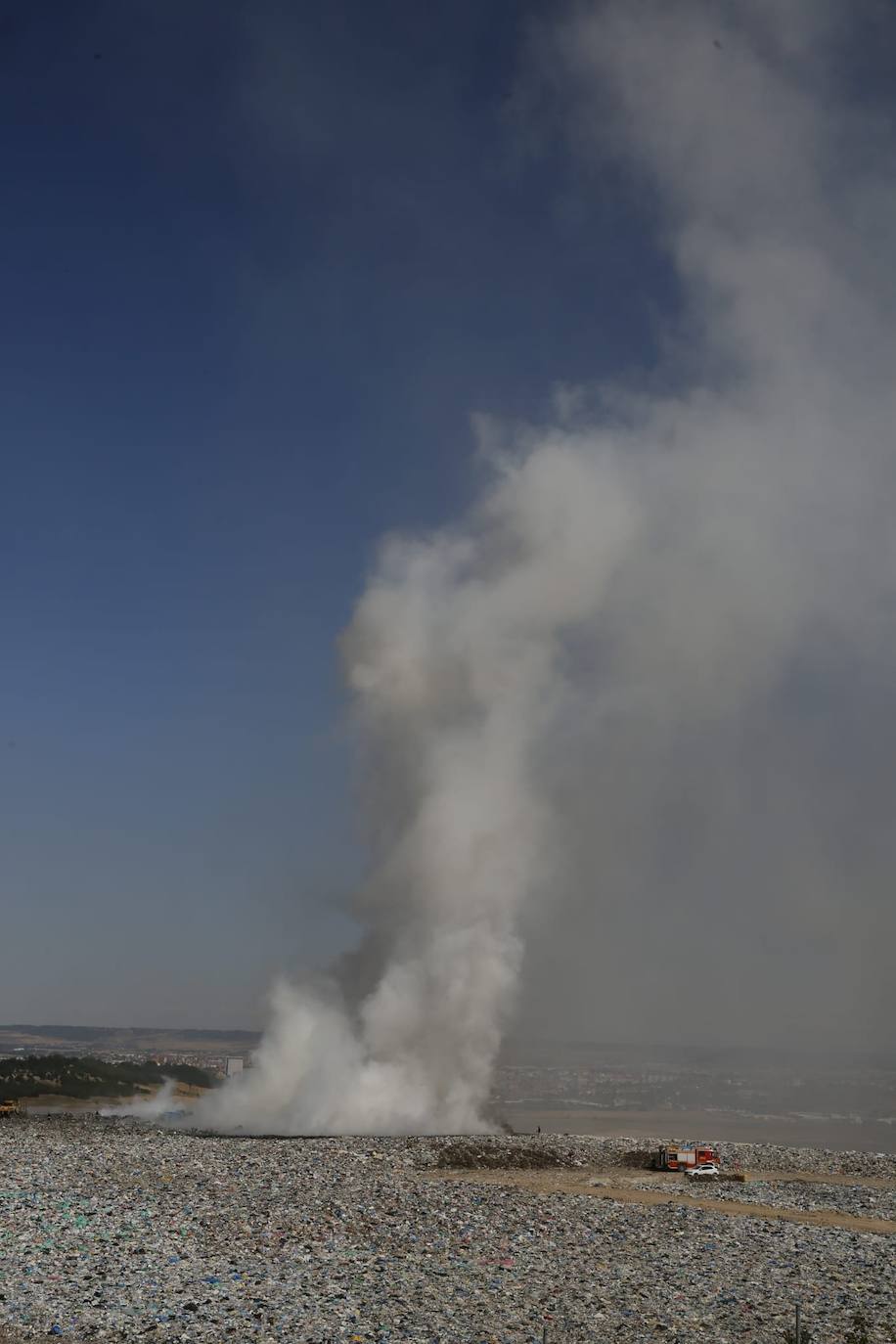 Fotos: Incendio en el vertedero de Villanubla (Valladolid)