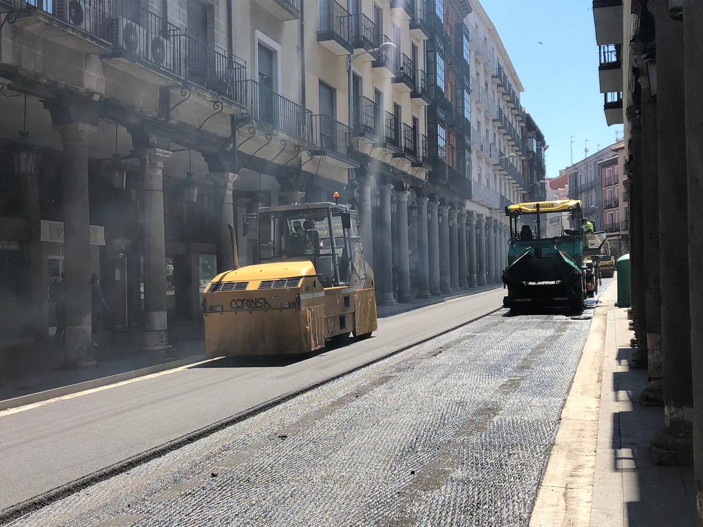 Las obras de asfaltado entre Poniente y Fuente Dorada han causado importantes retenciones de tráfico. 