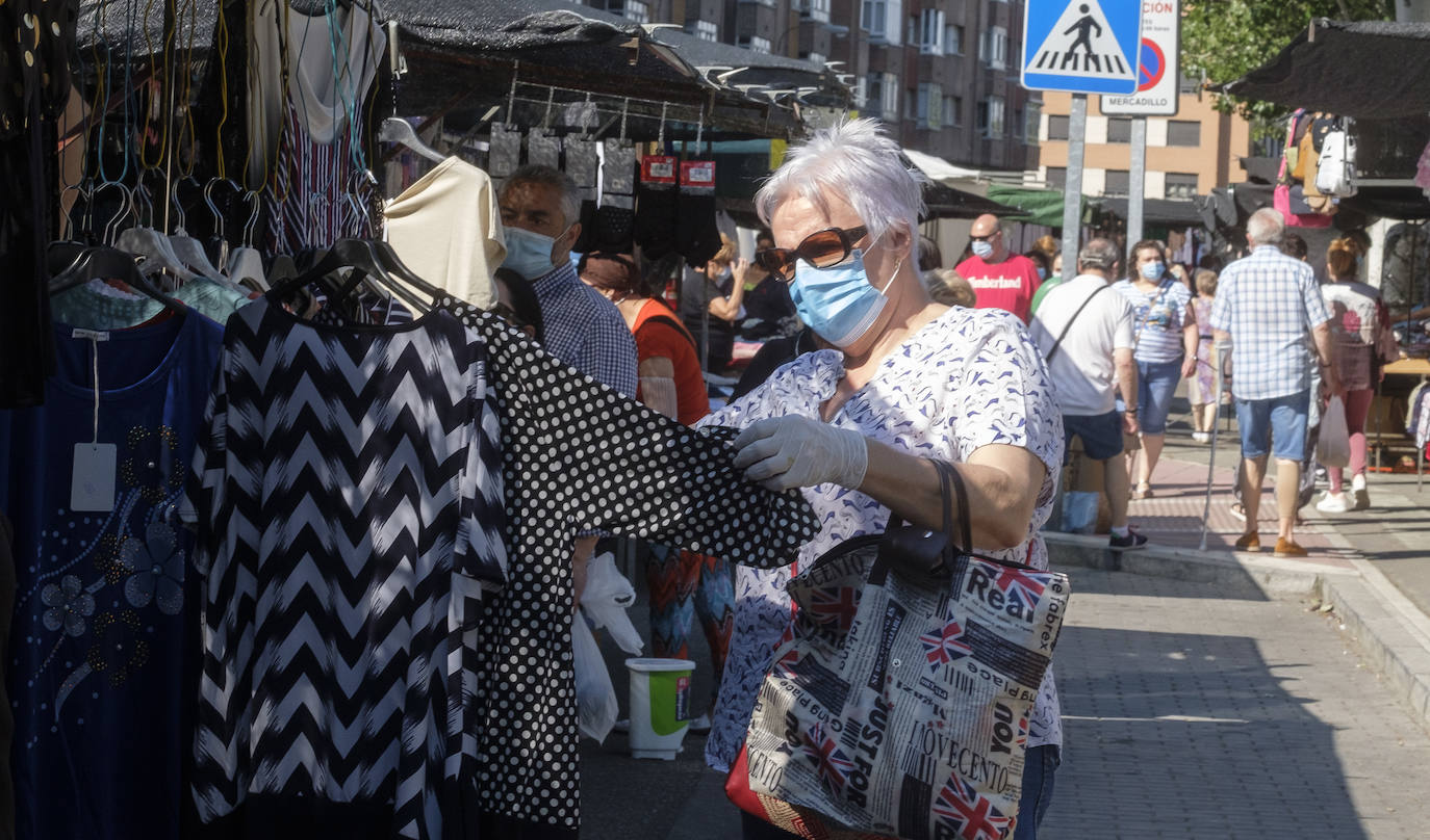 Los puestos de venta ambulante retoman su actividad con rutas señalizadas y más reparación entre puestos, después de tres meses largos de parón