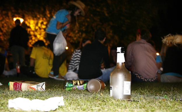 Denunciados quince jóvenes por celebrar un botellón en el parque de Las Moreras de Valladolid